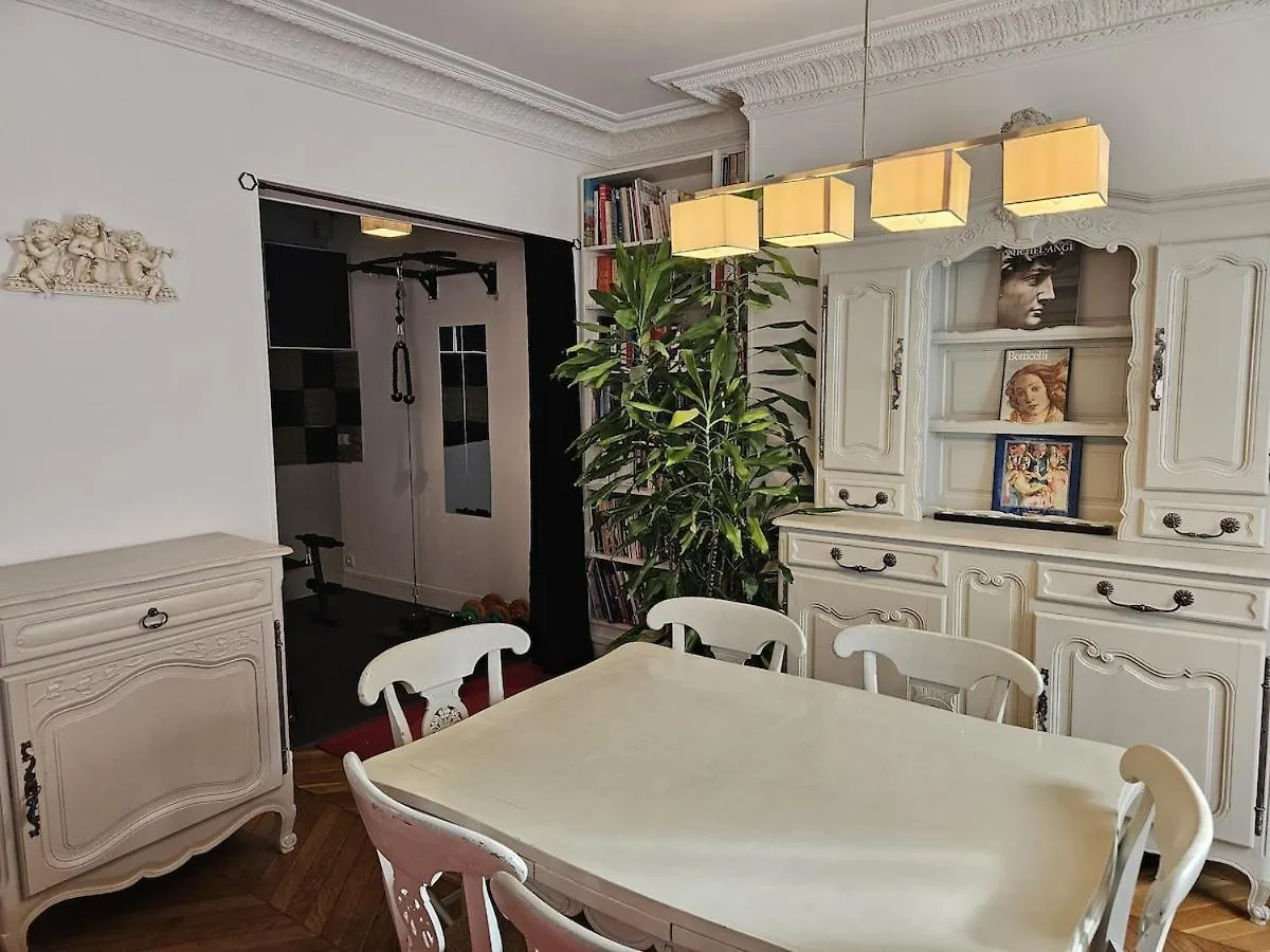 Montmartre Beautiful 67 M2 Apartment With Gym & Balcony Paris França