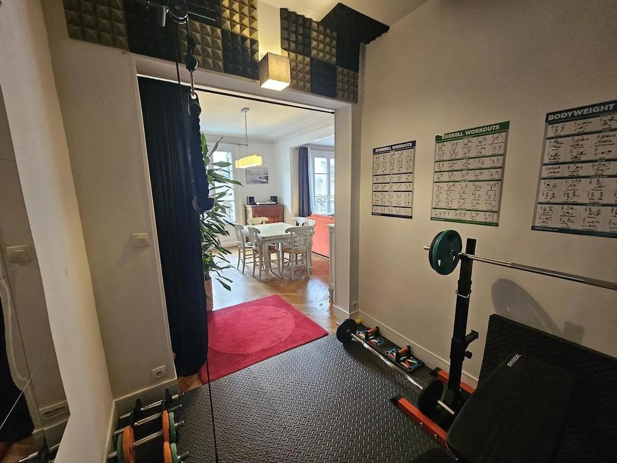 Montmartre Beautiful 67 M2 Apartment With Gym & Balcony Paris