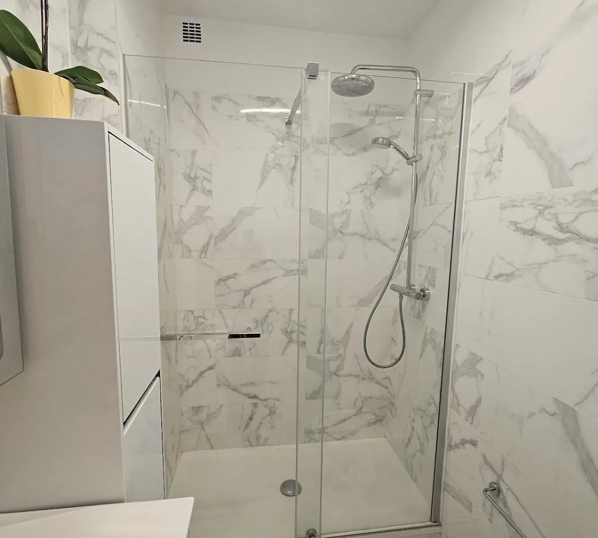 Montmartre Beautiful 67 M2 Apartment With Gym & Balcony Paris 0*,  França
