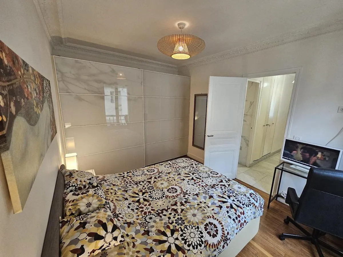 Montmartre Beautiful 67 M2 Apartment With Gym & Balcony Paris