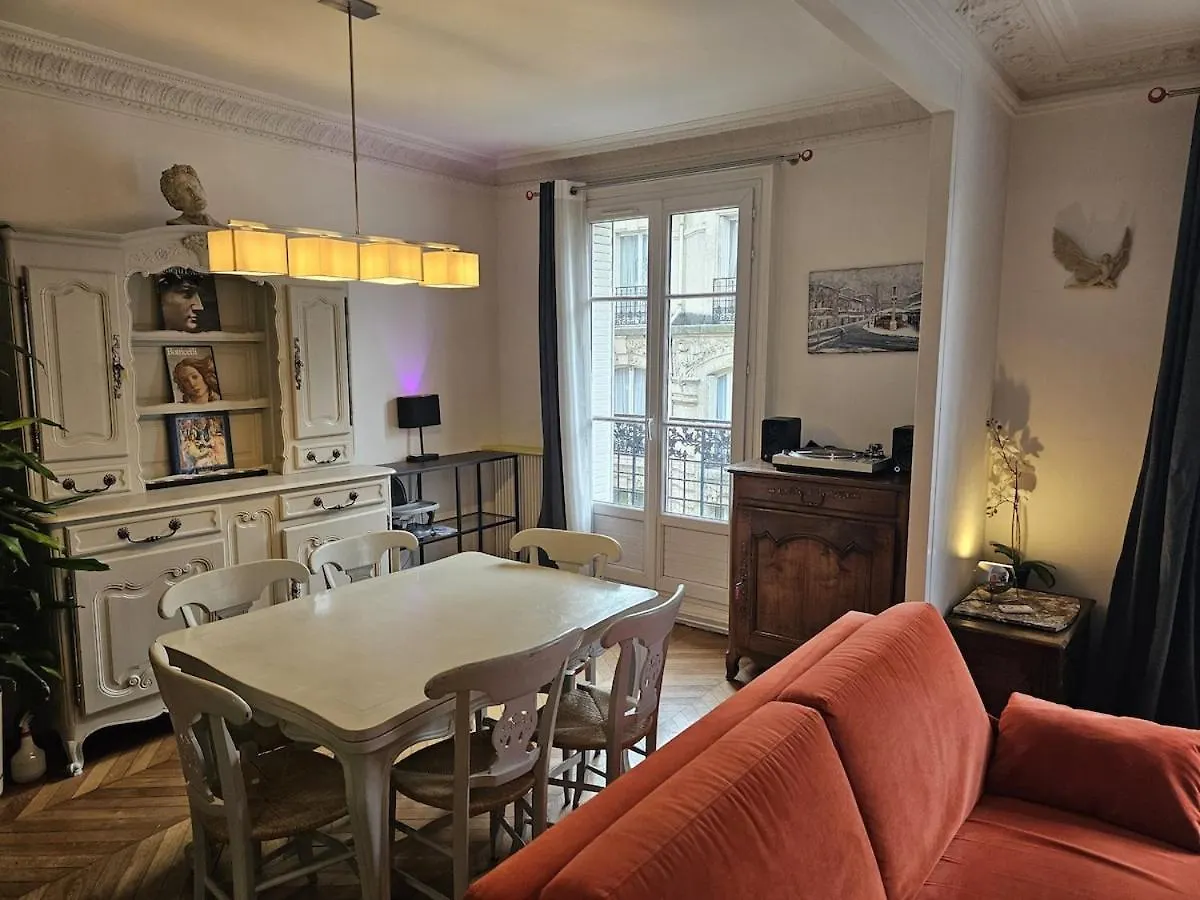 Montmartre Beautiful 67 M2 Apartment With Gym & Balcony Paris