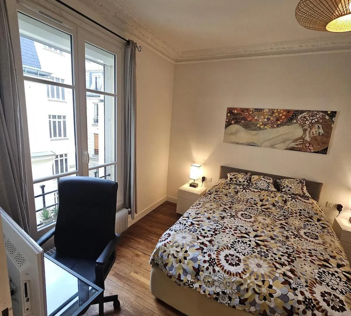 Montmartre Beautiful 67 M2 Apartment With Gym & Balcony Paris
