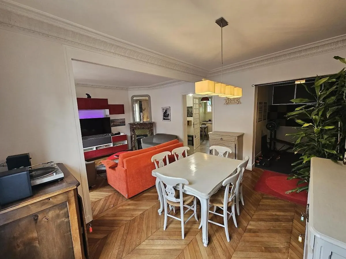 Montmartre Beautiful 67 M2 Apartment With Gym & Balcony Paris France