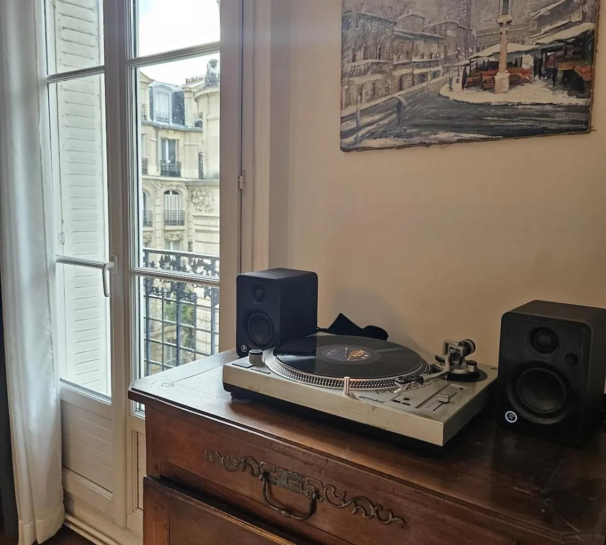 Montmartre Beautiful 67 M2 Apartment With Gym & Balcony Paris