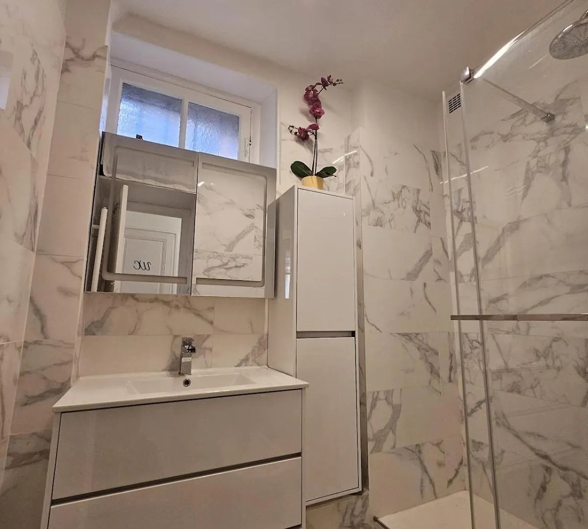 Montmartre Beautiful 67 M2 Apartment With Gym & Balcony Paris France