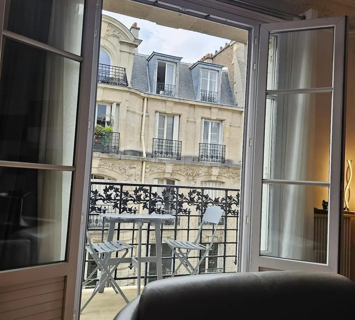 Montmartre Beautiful 67 M2 Apartment With Gym & Balcony Paris France